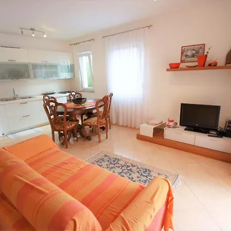 Apartment Alisic With Garden Apartment *