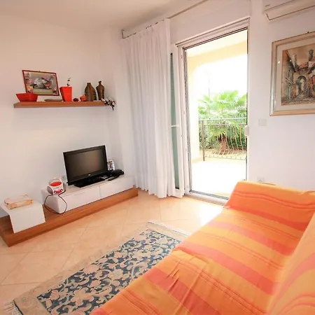 Apartment Alisic With Garden Apartment *